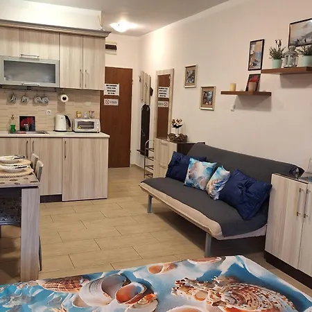 мм комплекс студиа ,,роза,, Apartment